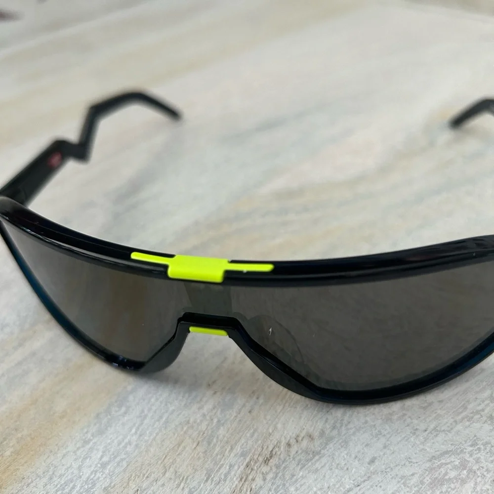NIB Oakley CMDN Sunglasses Translucent Poseidon Prizm Black Sanctuary Collection